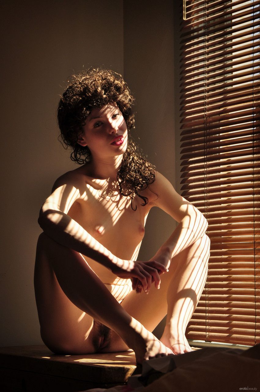 Emily Windsor Erotic Beauty Sex Photo - 17 of 20