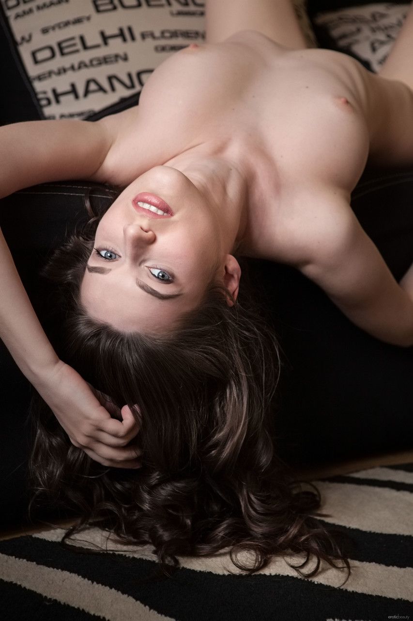 Serena Wood Erotic Beauty Photo - 18 of 20